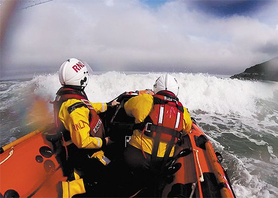 RNLI come to aid of sailors